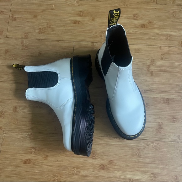Dr. Martens White Chelsea Platform - Picture 6 of 7